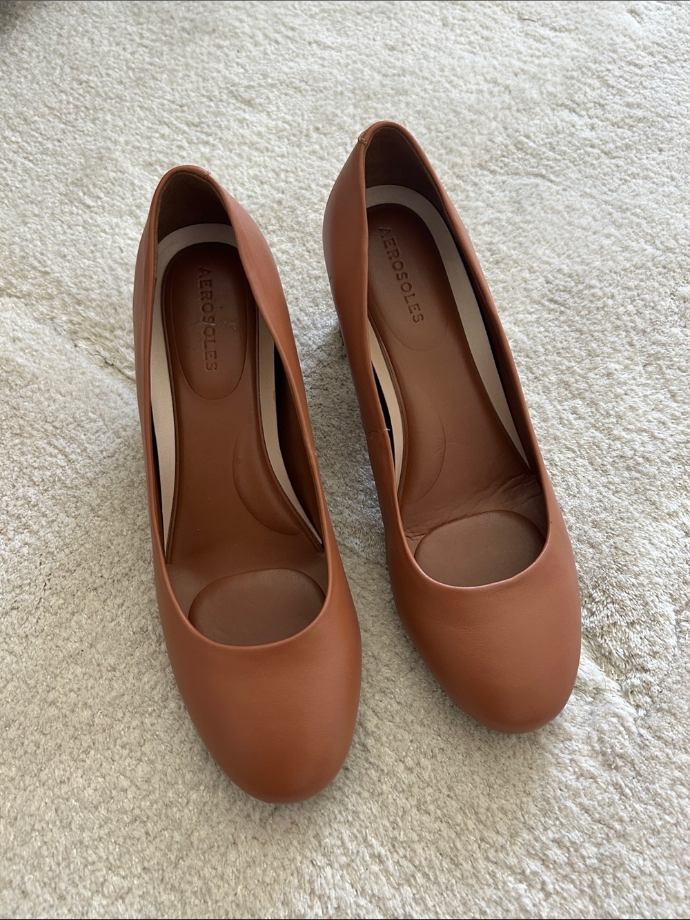 AEROSOLES Tan Round-Toe Classic Pumps